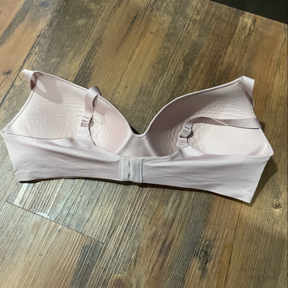 💙4️⃣0️⃣0️⃣💙Uniglo tee shirt bra. Used . Size 36C (80C) condition 10/10 - Picture 2 of 5